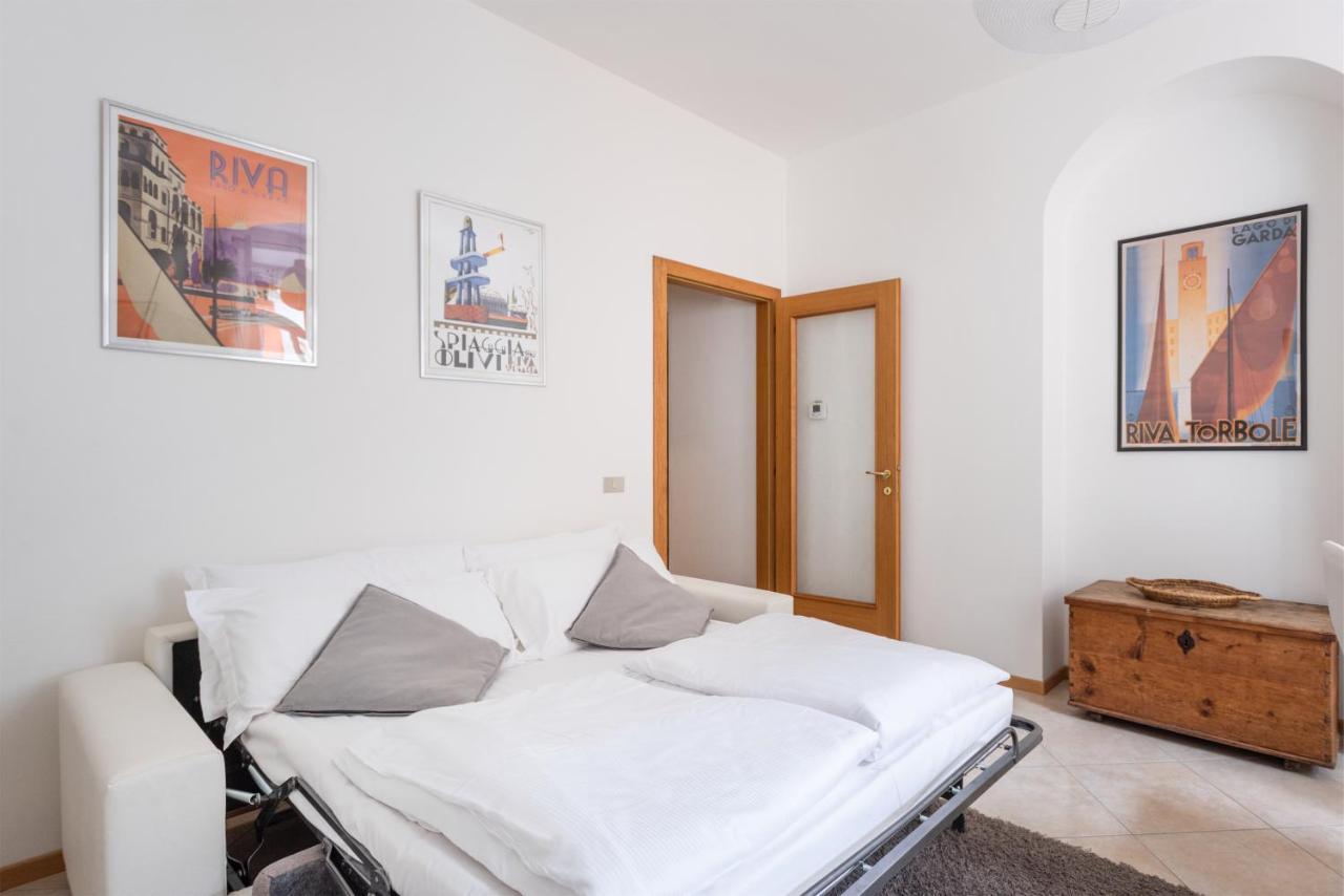 Residenza Ester Riva del Garda Luaran gambar