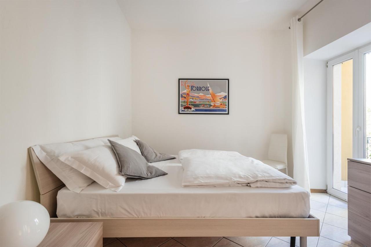 Residenza Ester Riva del Garda Luaran gambar