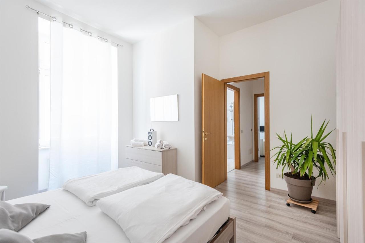 Residenza Ester Riva del Garda Luaran gambar