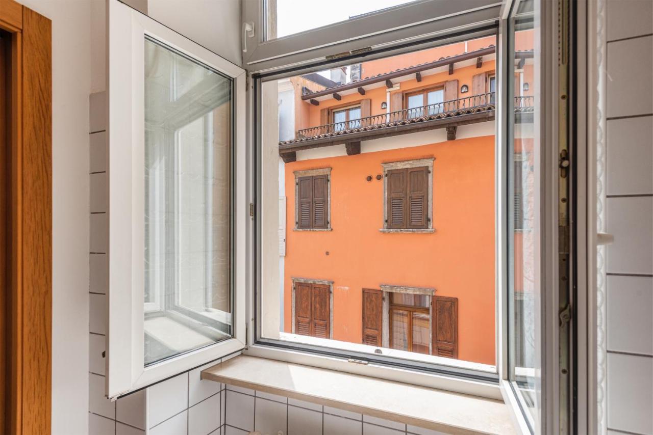Residenza Ester Riva del Garda Luaran gambar