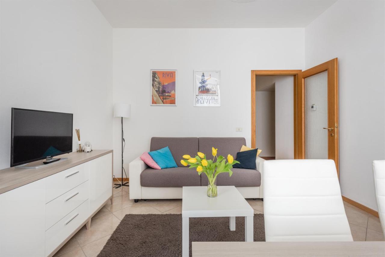 Residenza Ester Riva del Garda Luaran gambar