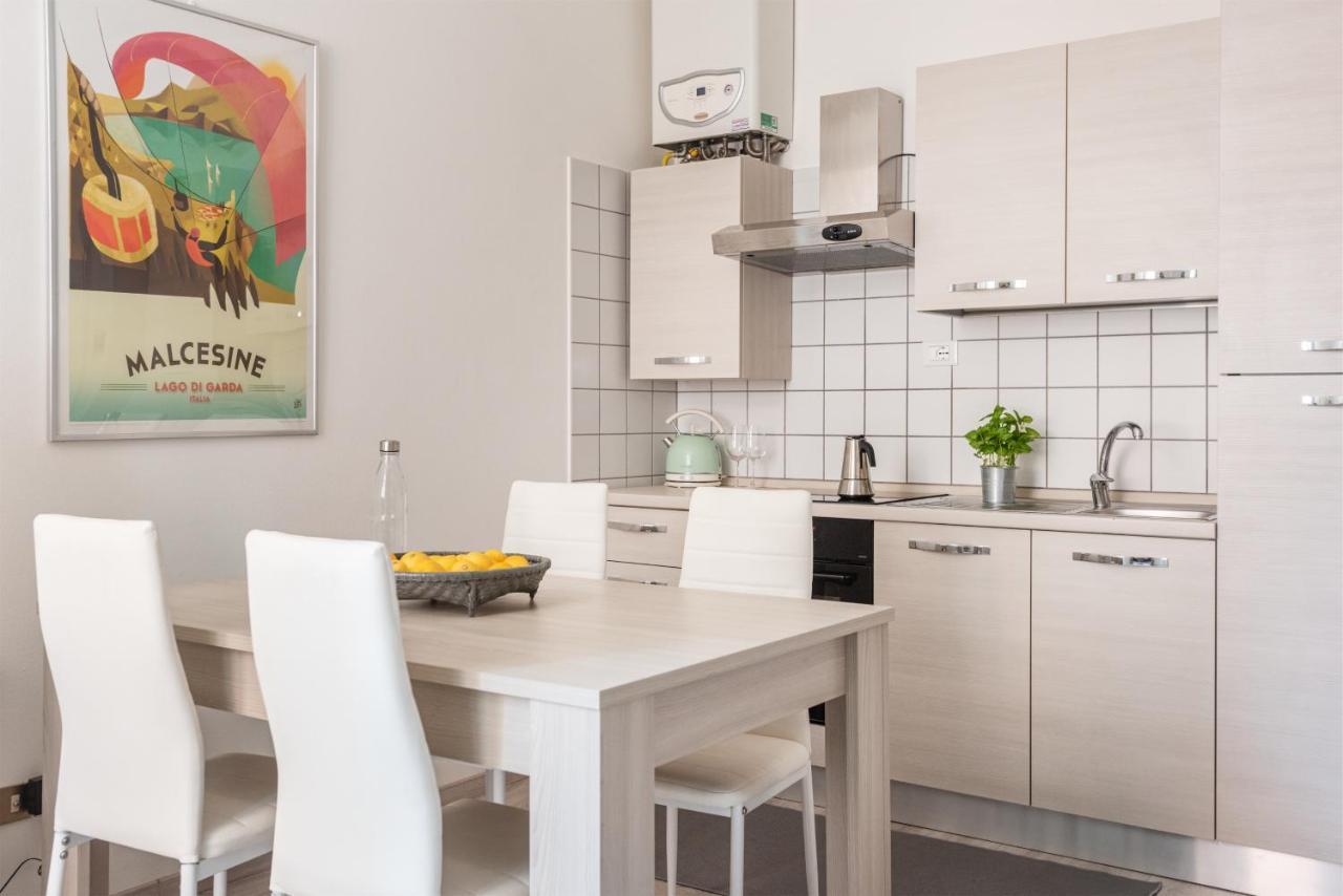 Residenza Ester Riva del Garda Luaran gambar