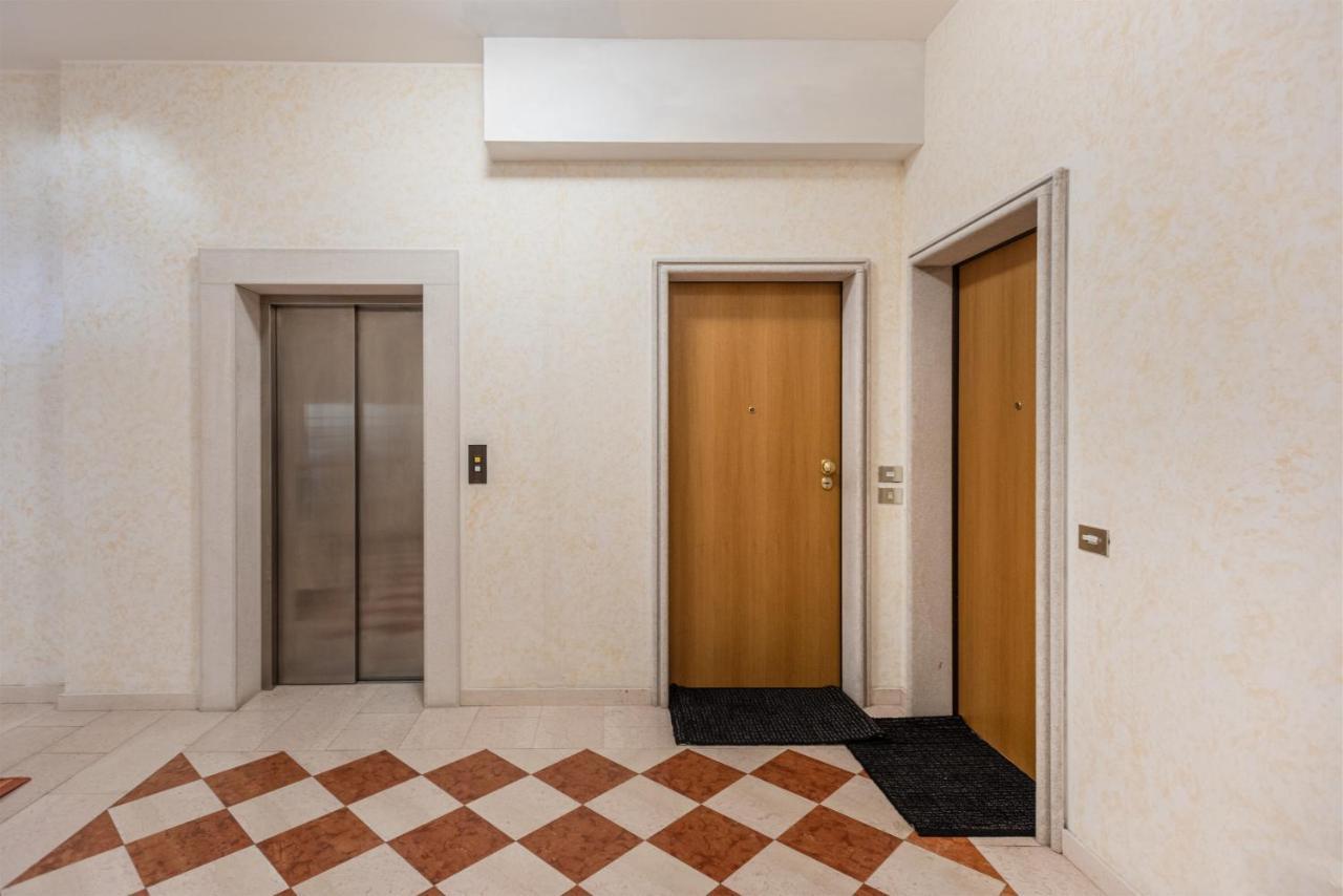 Residenza Ester Riva del Garda Luaran gambar
