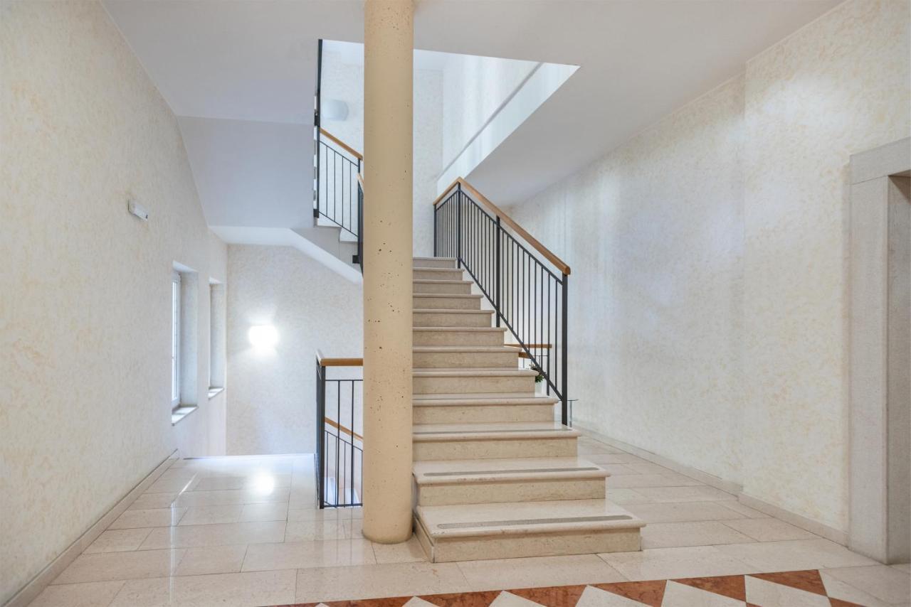 Residenza Ester Riva del Garda Luaran gambar