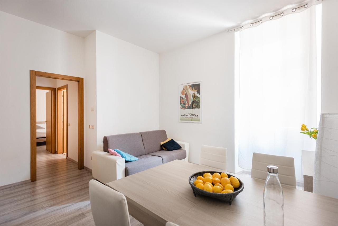 Residenza Ester Riva del Garda Luaran gambar