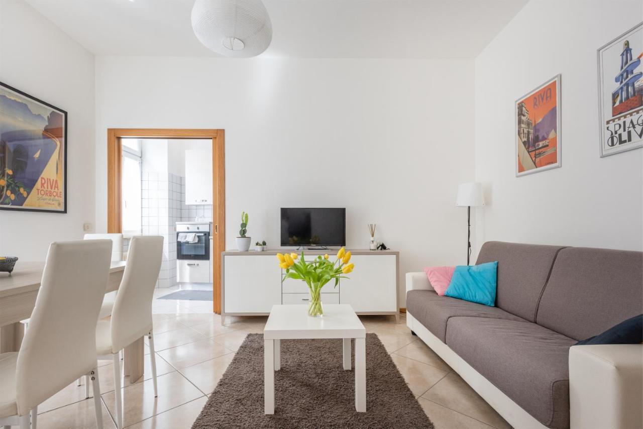 Residenza Ester Riva del Garda Luaran gambar