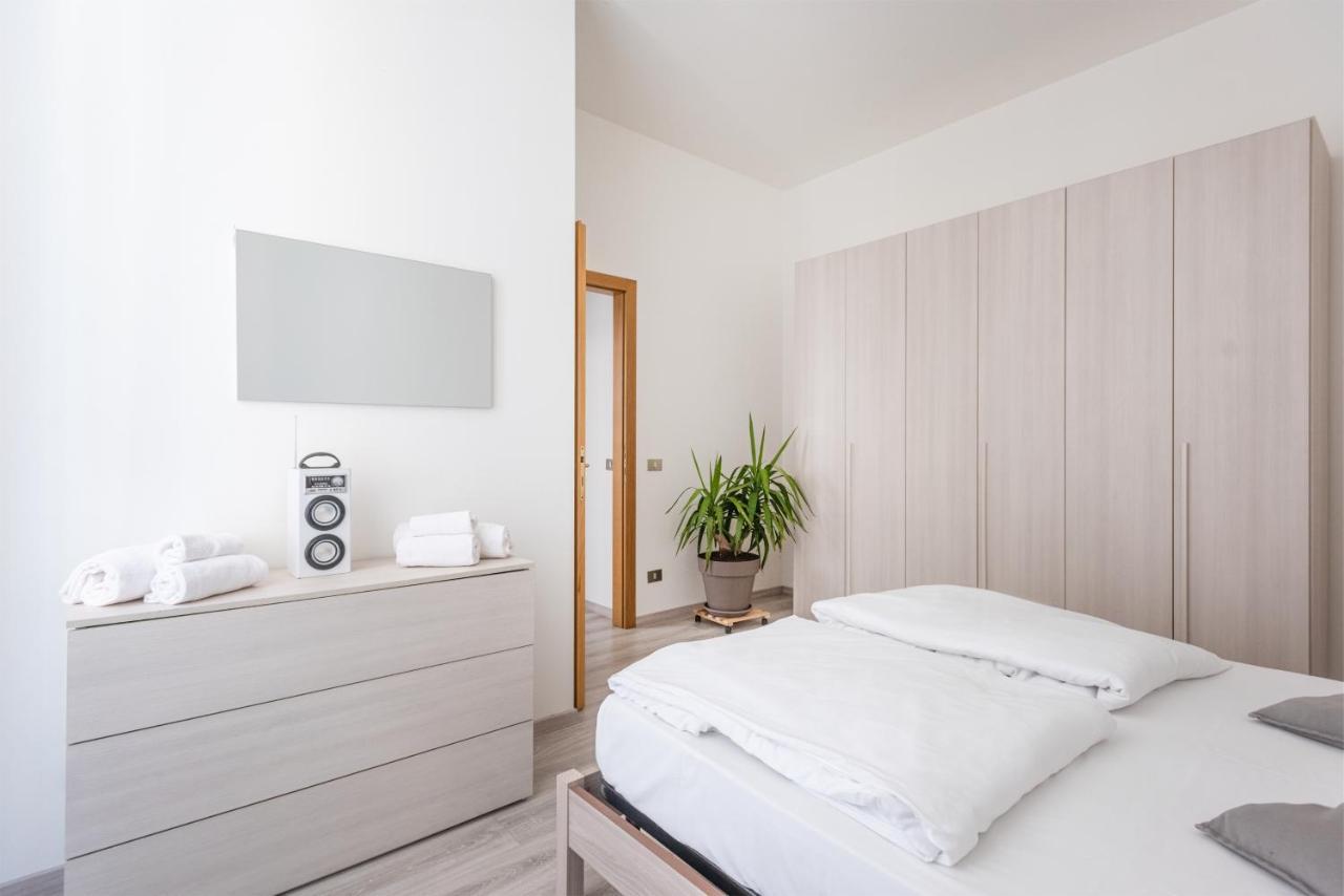 Residenza Ester Riva del Garda Luaran gambar