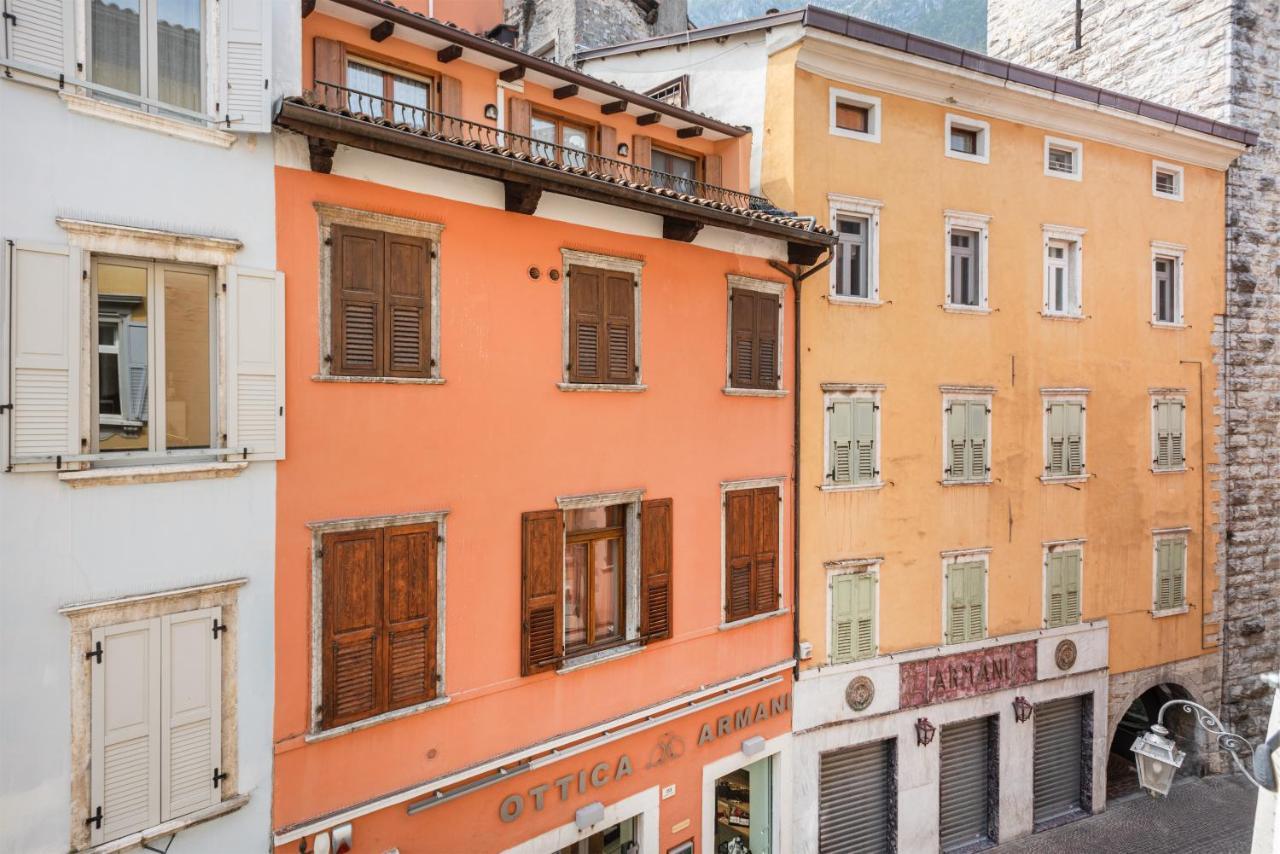 Residenza Ester Riva del Garda Luaran gambar