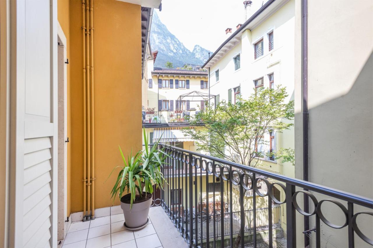 Residenza Ester Riva del Garda Luaran gambar
