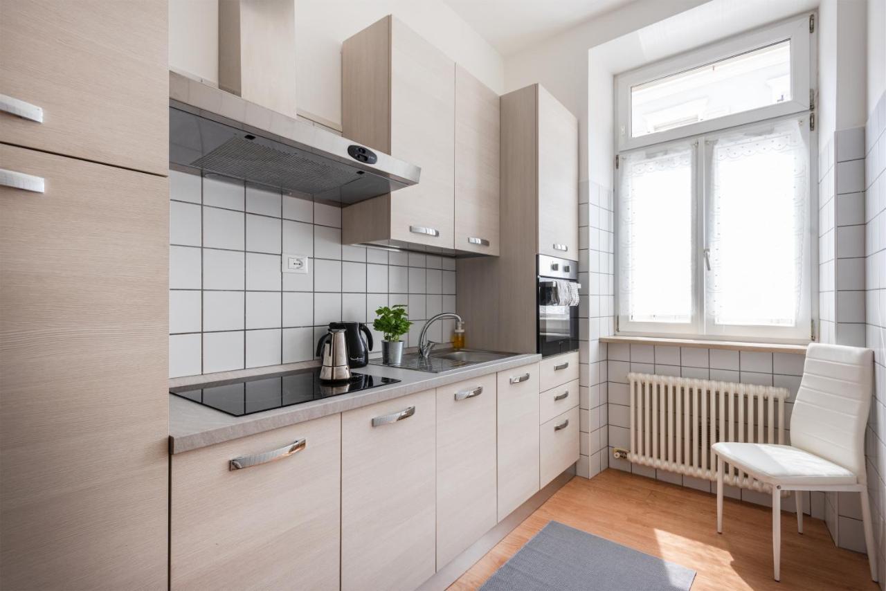 Residenza Ester Riva del Garda Luaran gambar