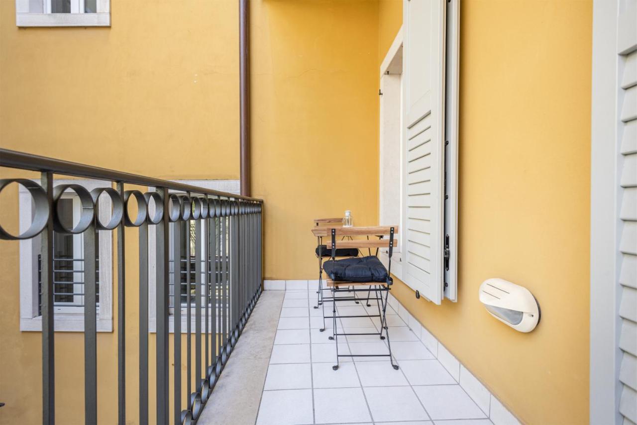 Residenza Ester Riva del Garda Luaran gambar